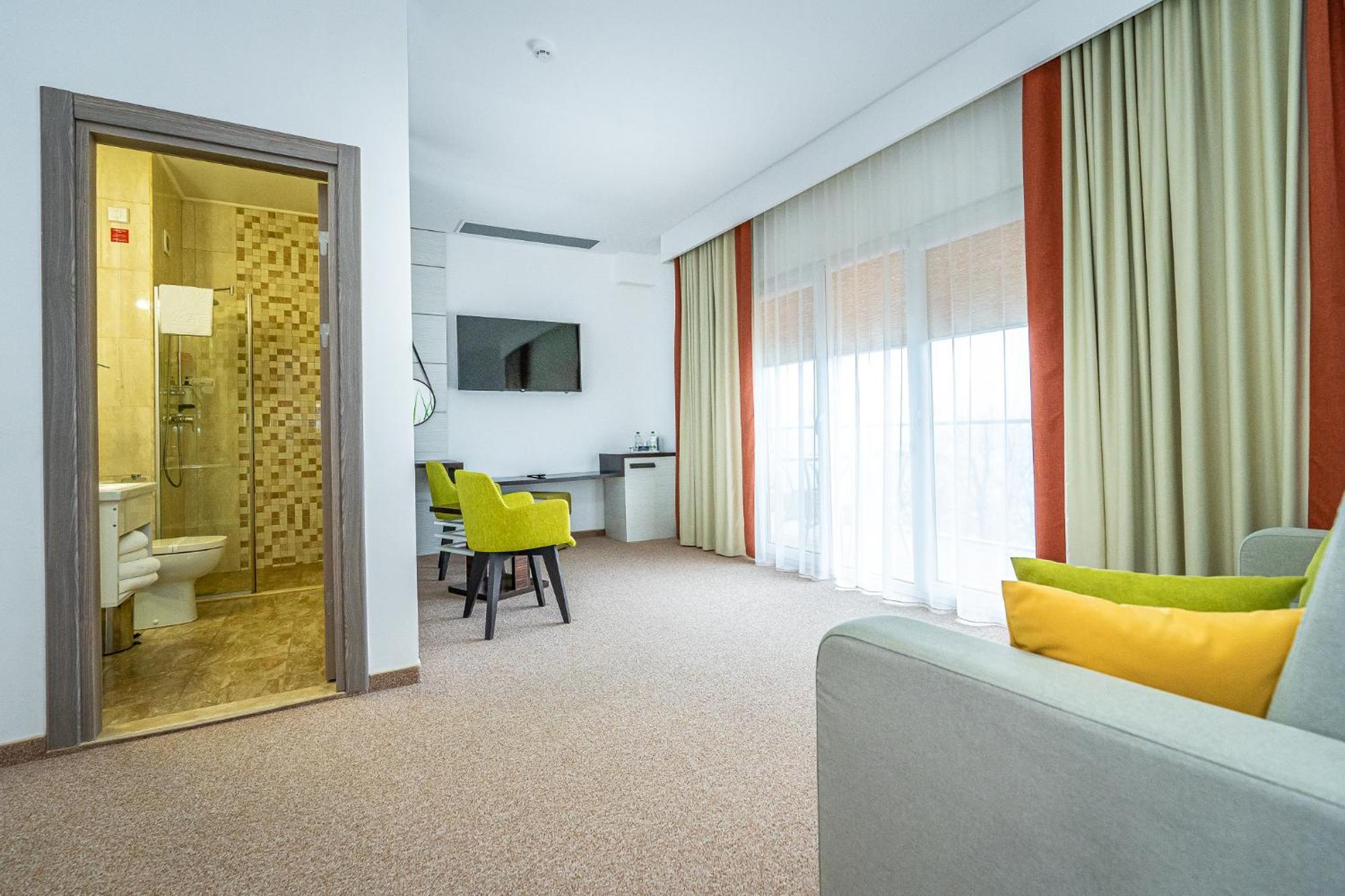 Mera Brise Mangalia Bilik gambar